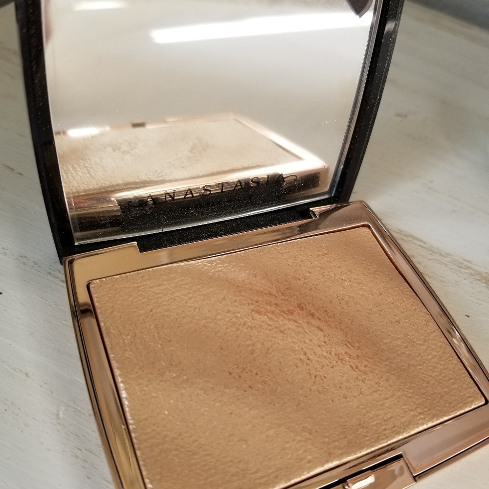 Anastasia Beverly Hills Amrezy Highlighter
